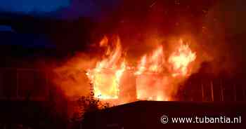 Dode gevonden na zeer grote woningbrand in Zwaag, omliggende huizen nog ontruimd