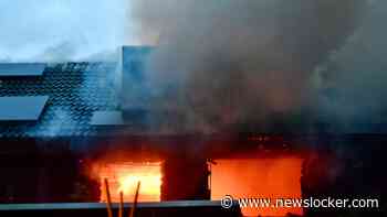 Bewoner (78) overleden bij uitslaande woningbrand in Zwaag, hele woonblok ontruimd