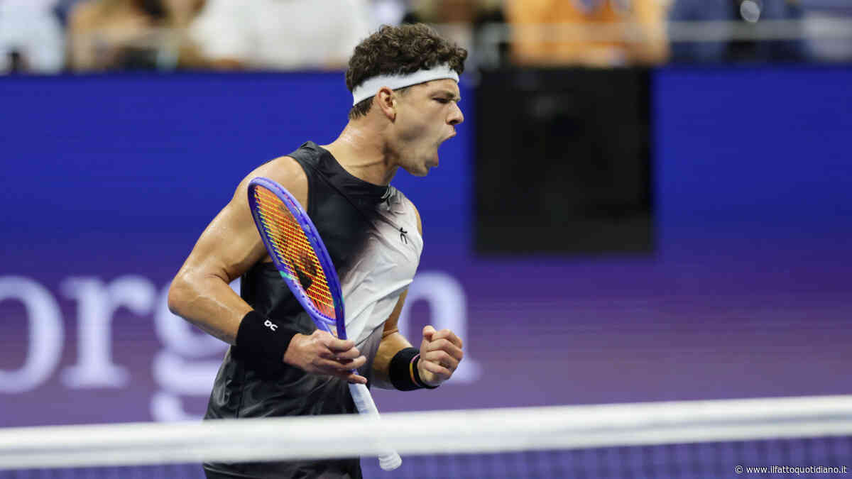 Clamoroso agli US Open, Shelton fa l’impresa ed elimina Alcaraz dopo 4 ore e mezza: “Spero solo che mia sorella non debba essere al lavoro alle 6”
