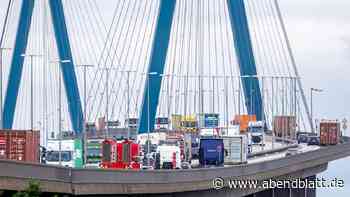 Lkw kracht in Leitplanke und sorgt für Vollsperrung der Köhlbrandbrücke
