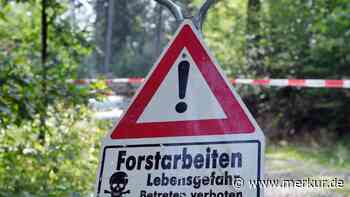 Radfahrer von Forstmaschine überrollt und tödlich verletzt
