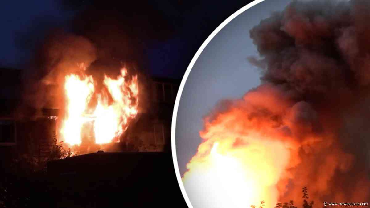 Enorme uitslaande woningbrand: bewoner 78-jarige man overleden