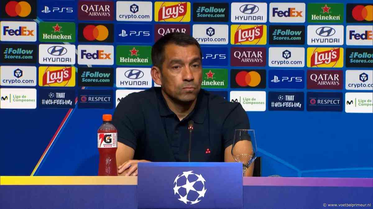 Van Bronckhorst geeft signaal af bij Feyenoord: 'Daarin lef tonen tegen Barcelona'