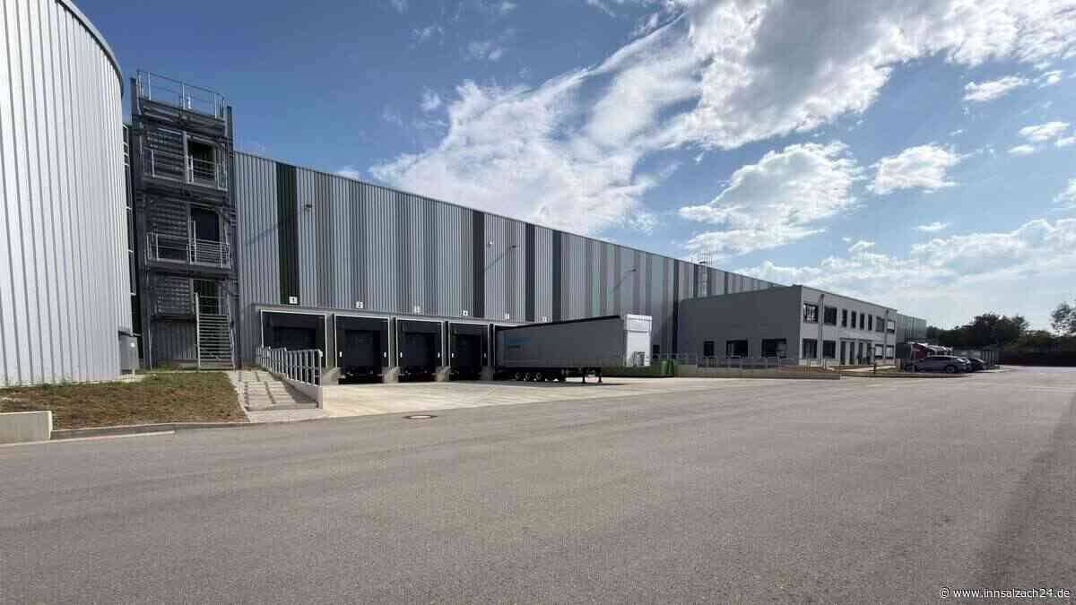 Direkt an der A94: Schletter eröffnet neues Logistikzentrum in Mühldorf