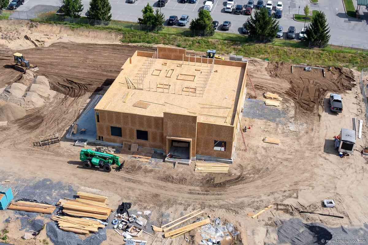 Scaffolds & Cranes: Buffalo Wild Wings coming to Wilton