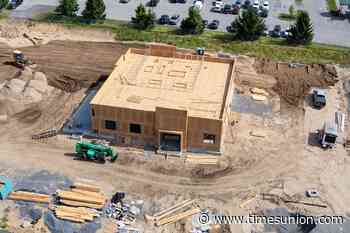 Scaffolds & Cranes: Buffalo Wild Wings coming to Wilton
