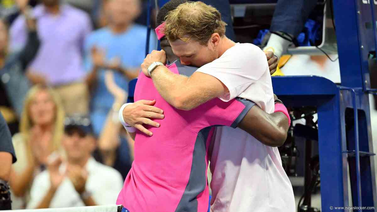 Ontroerende beelden: Frances Tiafoe troost huilende landgenoot met innige omhelzing na ultieme comeback op US Open