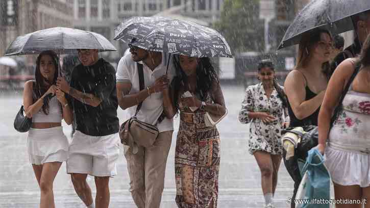 Temporali e trombe d’aria nel Nord Italia: bloccata la linea Brennero-Bolzano per una frana. Scoperchiata piscina a Treviso