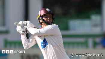 Thomas puts leaders Somerset on top against Foxes