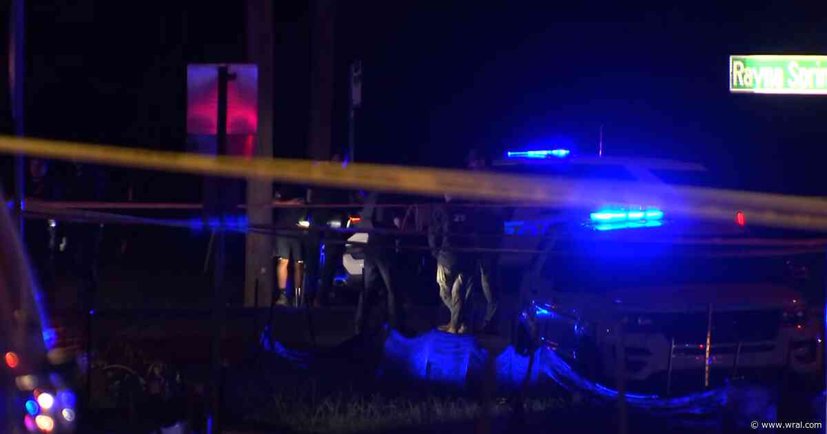 Charlotte police officer shot, expected to recover; suspect on the run
