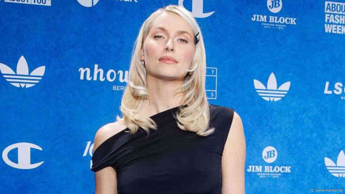 Mega-Sixpack: Lena Gercke lässt im knappen Zweiteiler die Muskeln spielen