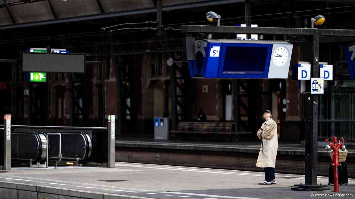 LIVE | Introductiedagen gaan door ondanks ov-staking, stations uitgestorven