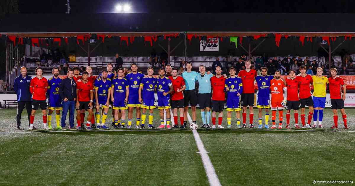 ‘Als jullie me maar niet op de foto zetten’: zo verliep de eerste avond van de gloednieuwe RijnCup
