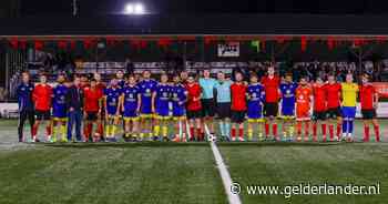 ‘Als jullie me maar niet op de foto zetten’: zo verliep de eerste avond van de gloednieuwe RijnCup