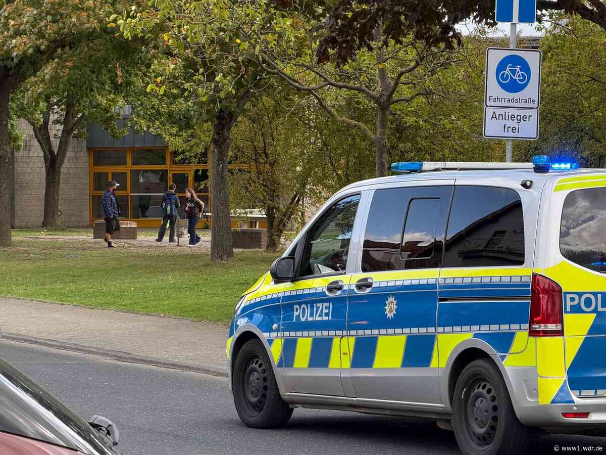 Feuerwehr Kerpen evakuiert Schule und sucht Gefahrstoff