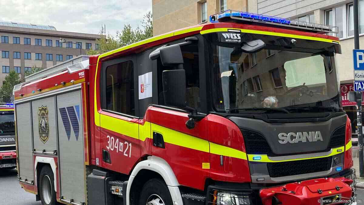 Zug in Polen erfasst Laster und entgleist
