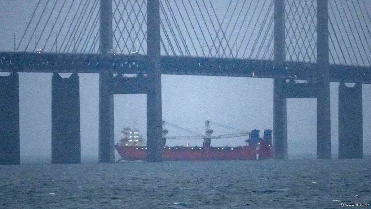 Beschuss durch die Ukraine?: Russischer Frachter treibt nach Drohnenangriff im Mittelmeer
