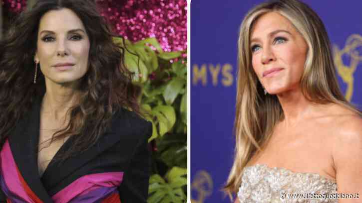 “A sentire la gente sembra che tu sia sparita per cento anni e ora tu stia uscendo strisciando in una grotta”, “È così. Ho addosso un po’ di cirripedi, ragnatele”: Jennifer Aniston intervista Sandra Bullock