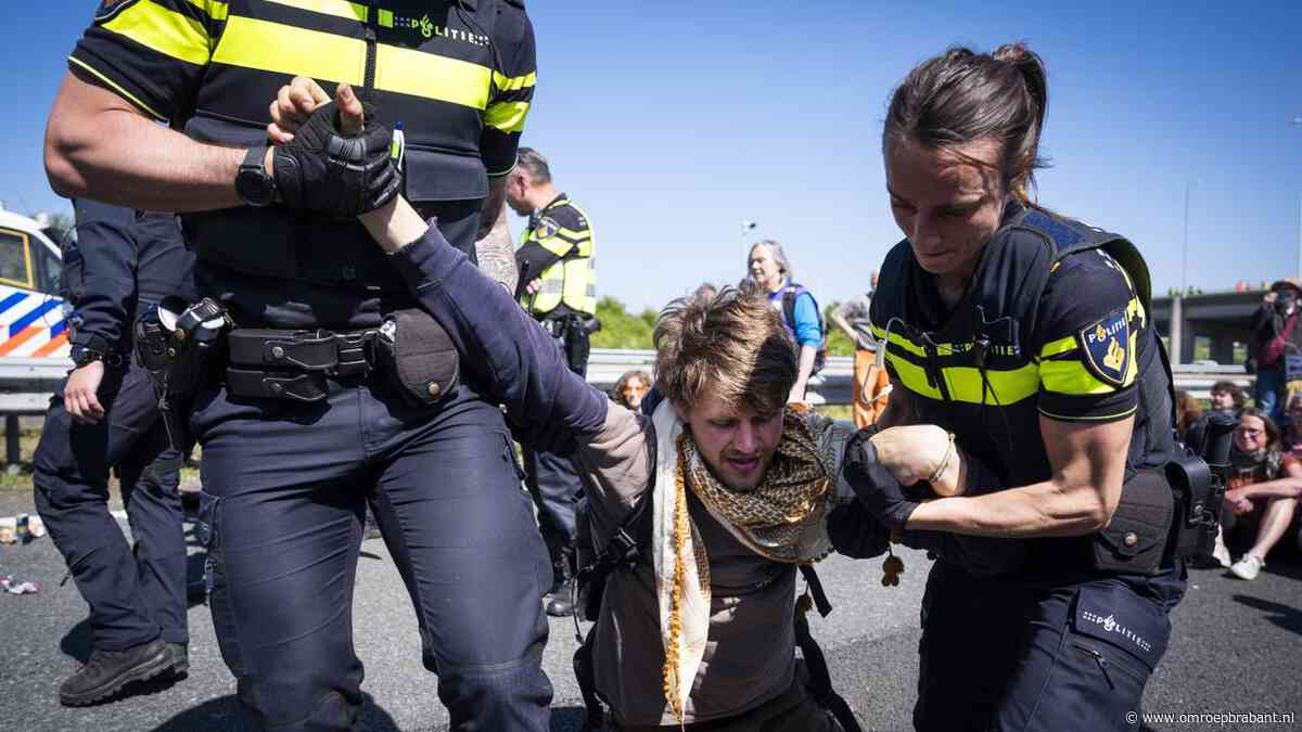 Klimaatactivist uit Tilburg krijgt taakstraf voor blokkeren van A12