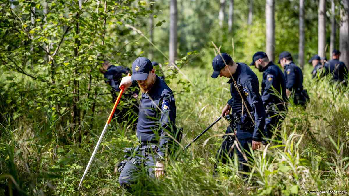 Marechaussee ontdekt opnieuw ’goed verborgen vuurwapens’ vlak bij basisschool Overasselt