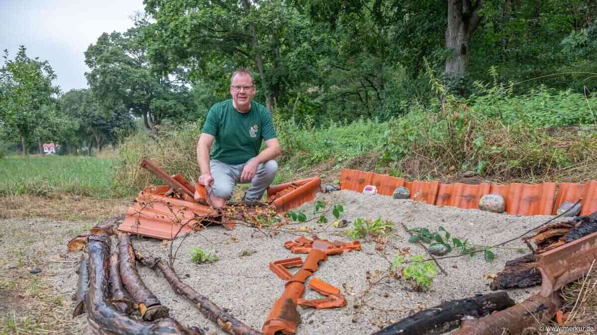 Kinder bauen Sandarium für Wildbienen auf Streuobstwiese