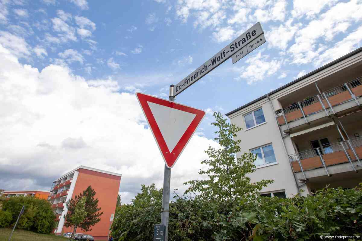 Plauen: Unbekannte schlagen 21-Jährigen nieder und stehlen Smartphone