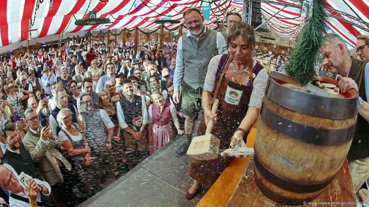 Fünf Schläge und das Bier floss: OB Monika Schwind bewältigte Anzapf-Premiere tadellos