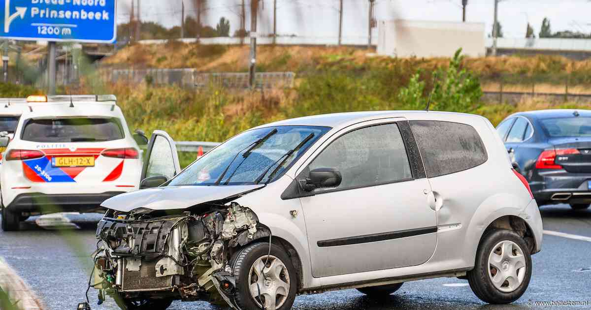 Auto vliegt uit de bocht en knalt tegen vangrail op A58 bij Breda, weg weer vrij