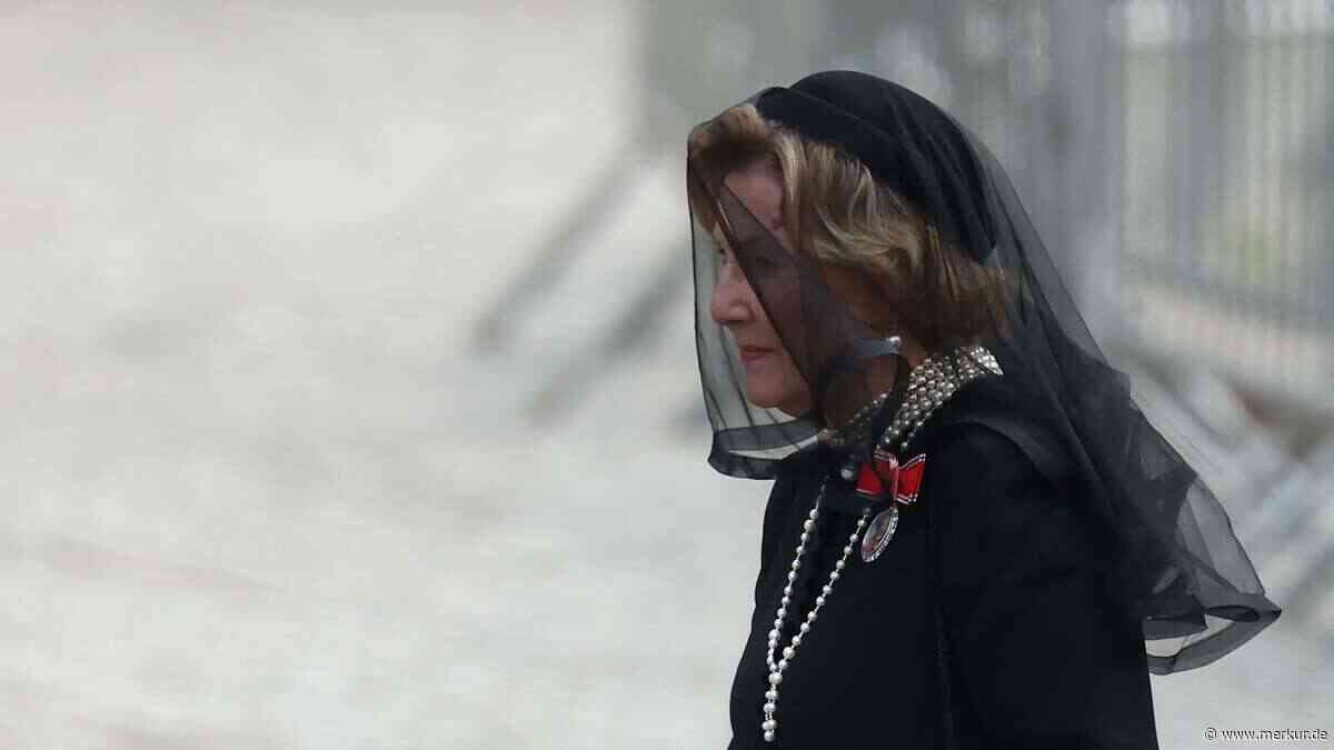 Tradition gebrochen: Königin Sonja sorgt mit Kurz-Schleier bei Beerdigung von König Harald V. für Aufsehen