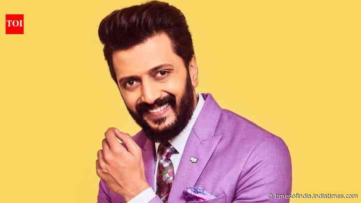 Riteish Deshmukh recalls getting paid money by a paparazzo on the street