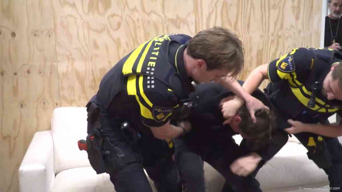 Agenten nemen verslaggever te grazen tijdens training
