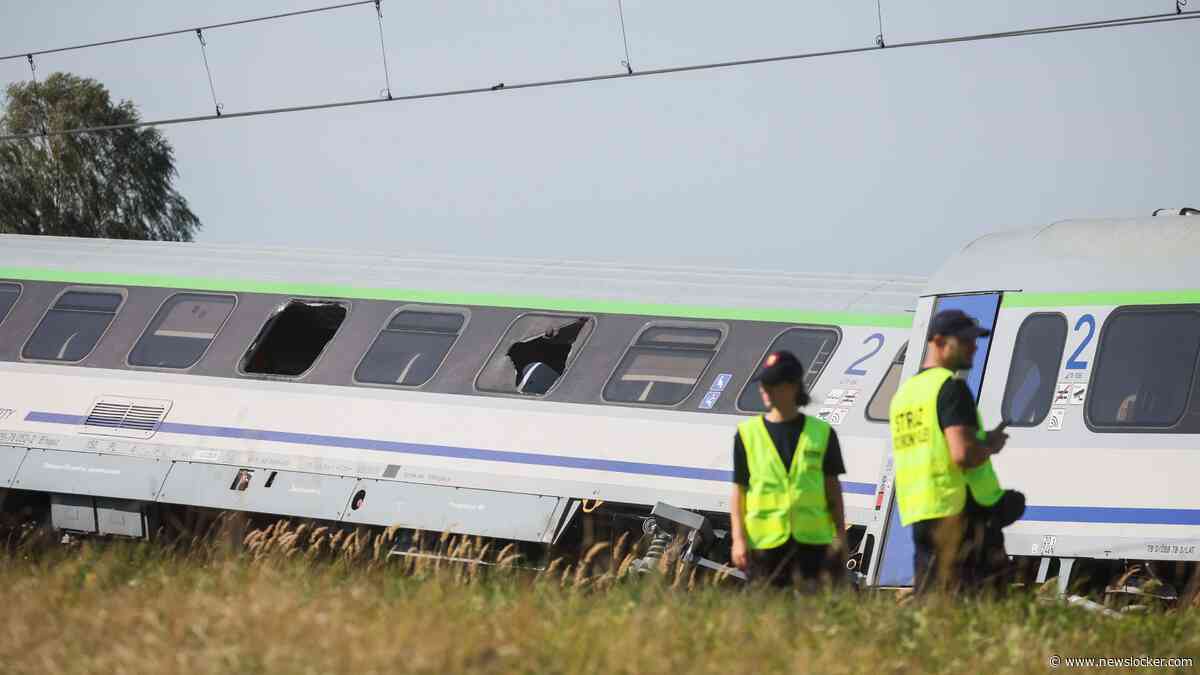 Trein met 120 passagiers botst op cementwagen in Polen: één dode, twintig gewonden