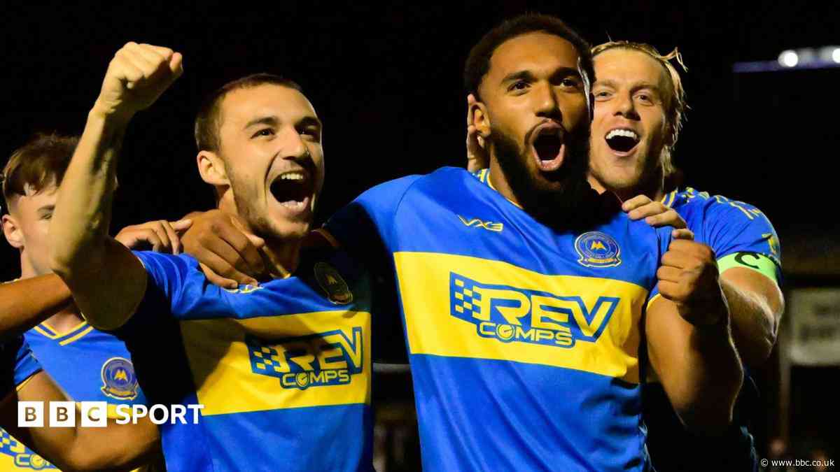 Torquay United beat nine-man Maidenhead 4-0