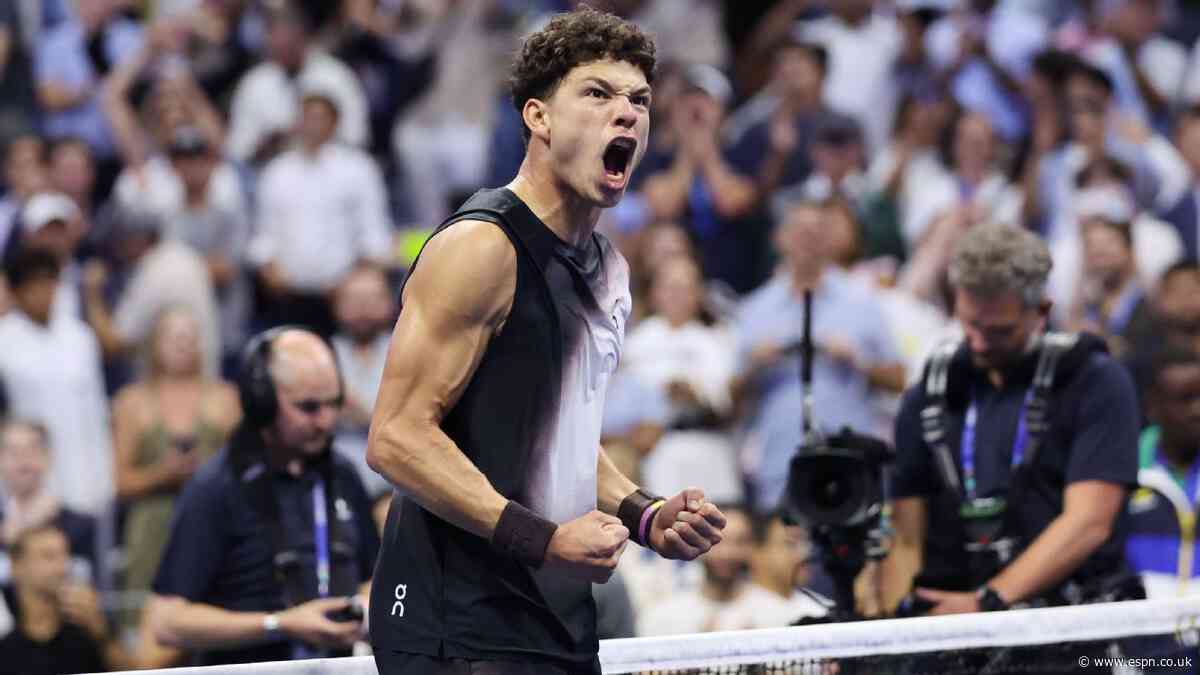 Shelton ends Alcaraz's reign in latest US Open finish, sets up semi vs. Tiafoe