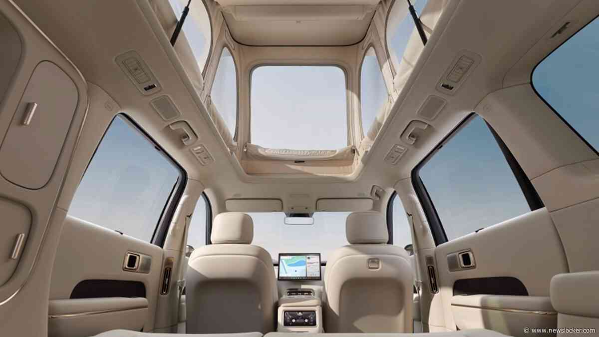 Deze SUV heeft twee verdiepingen,  vloerverwarming en een bioscoopscherm... En dat voor nog geen 40.000 euro