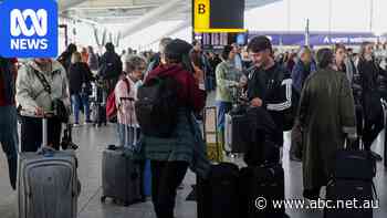 Airlines call for air traffic control boss to quit over UK airport chaos