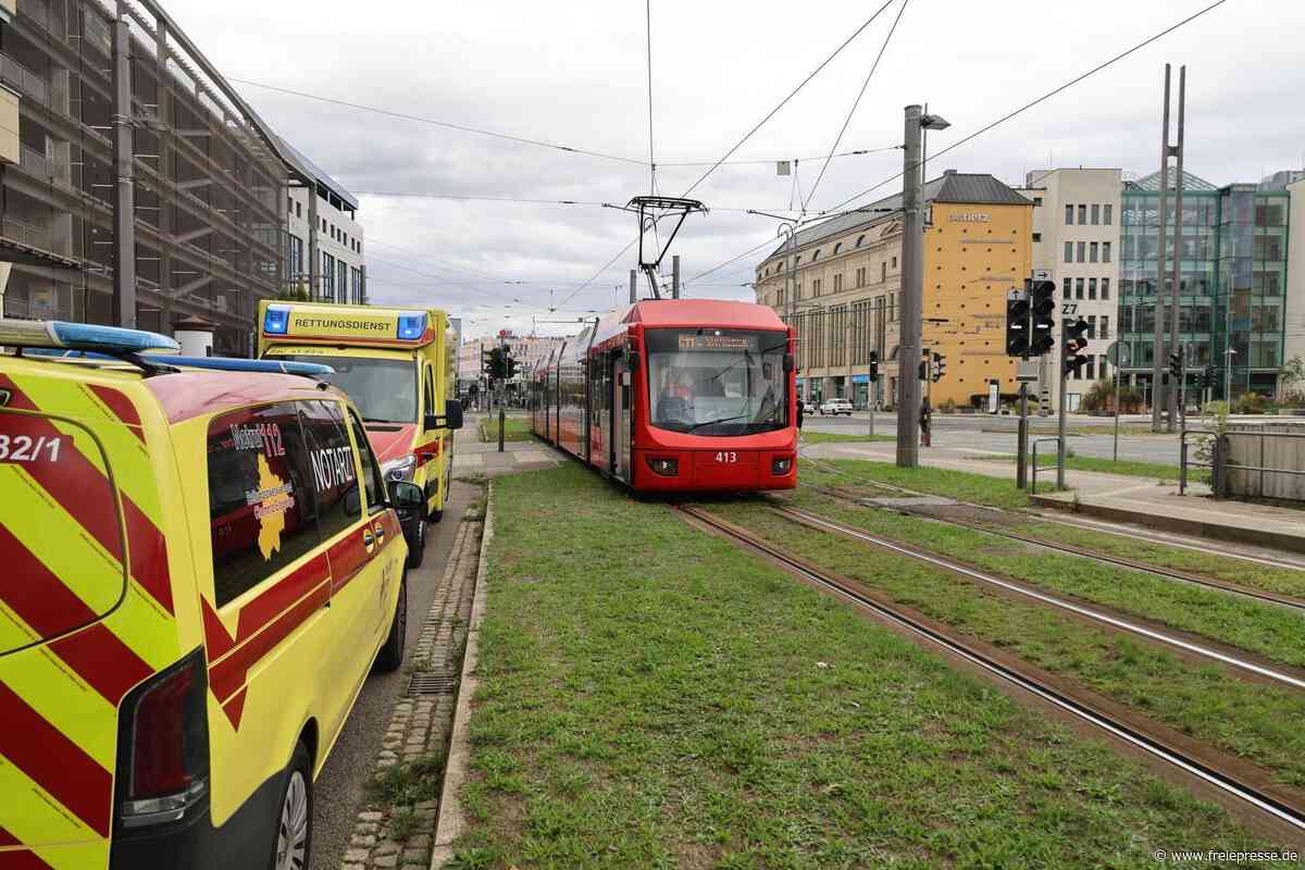 Crash auf Bahnhofstraße in Chemnitz: Kind läuft in Citybahn
