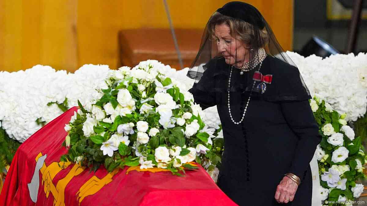 In dezelfde kerk waar hun liefde eindelijk werd bezegeld: Sonja moet haar Harald na 57 jaar loslaten