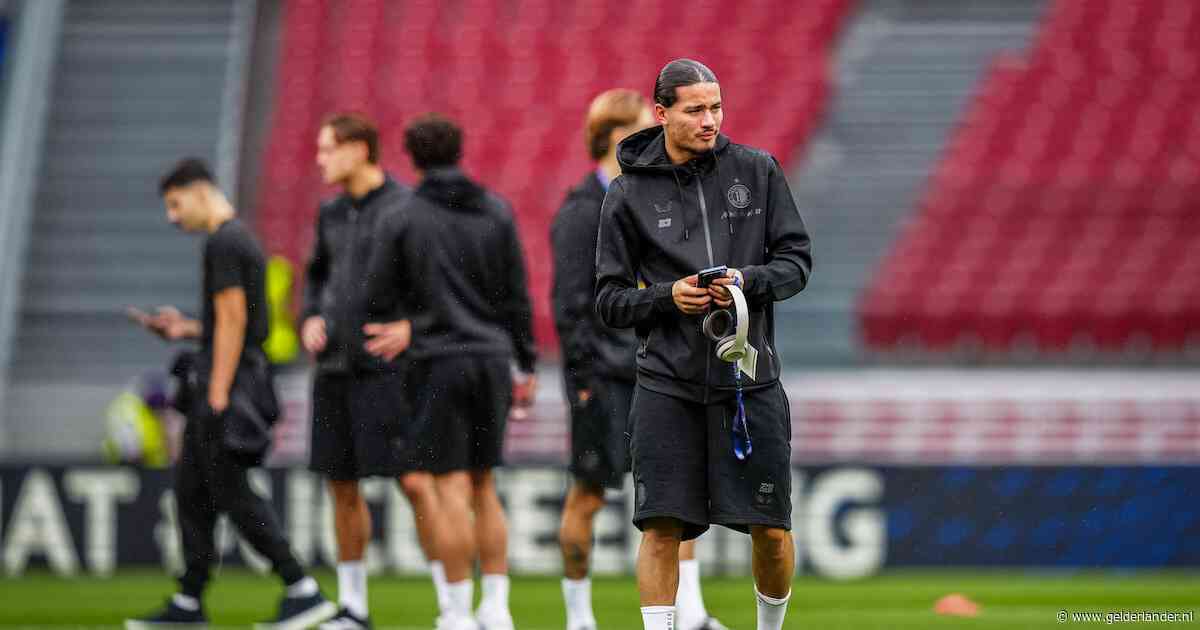 LIVE Champions League | Van Bronckhorst legt plan met Javi López op de linkerflank uit, slecht weer in Barcelona