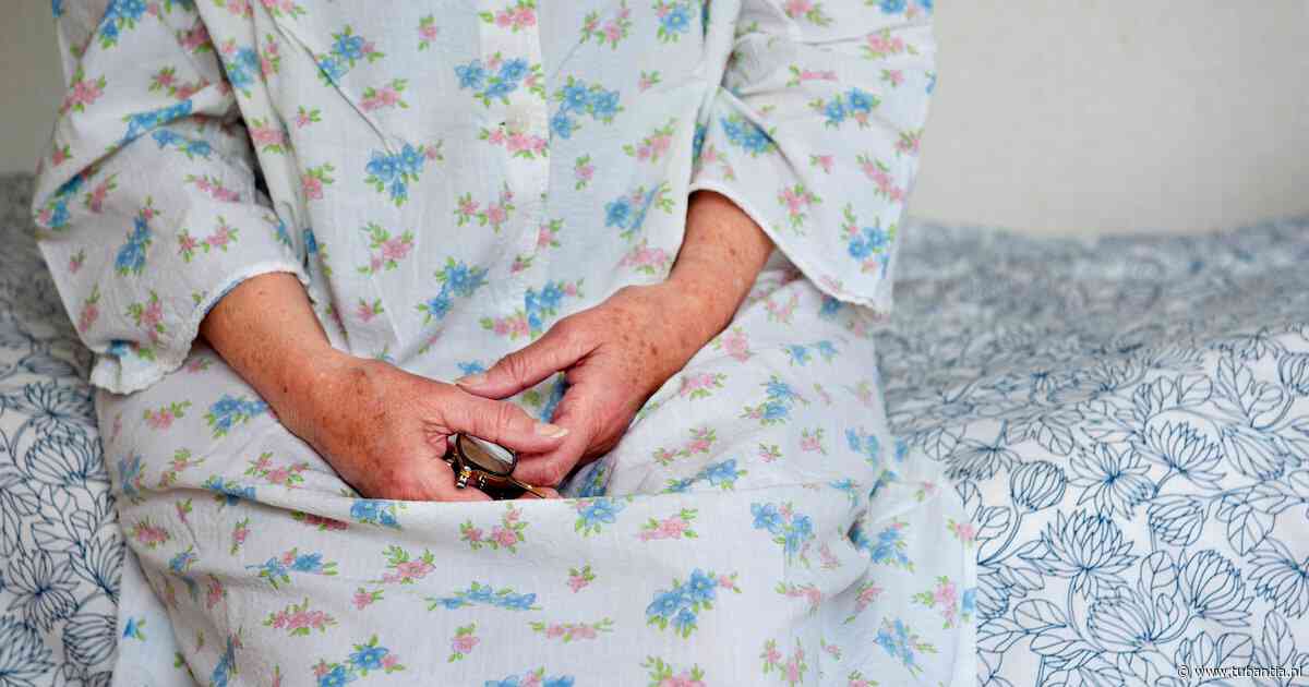 Sabines moeder werd in de laatste weken van haar leven ‘doorgeschoven’: ‘Ze begreep er niets van’