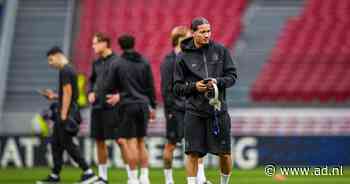 FC Barcelona en Feyenoord in de stromende regen begonnen in Camp Nou