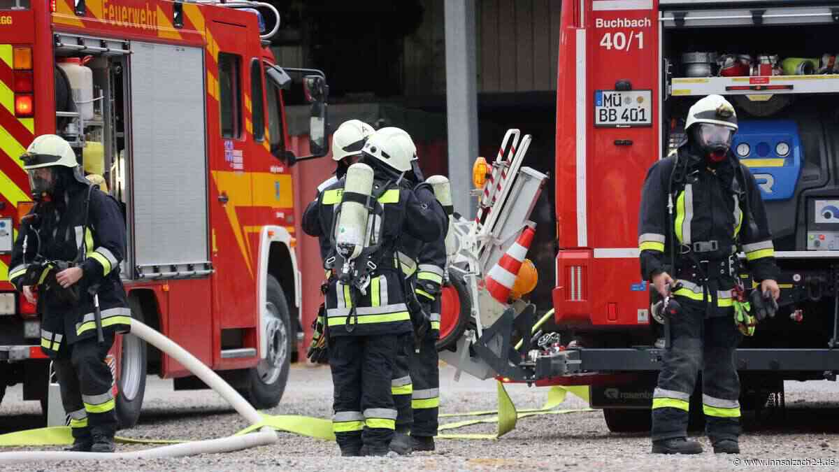 Aufregung bei Buchbach: Brand auf Bauernhof löst Großeinsatz aus