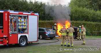 Autobrand op parkeerplaats van landgoed Prattenburg in Rhenen