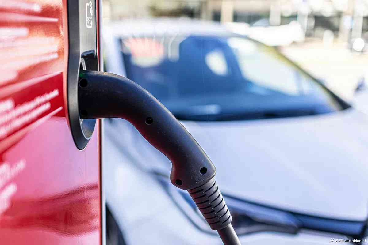 Onderzoek: zoveel goedkoper is elektrisch rijden dan op benzine in Europa