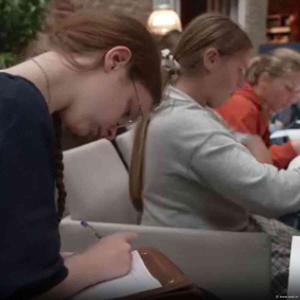 Deventer omarmt young adult: 'Steeds meer jongeren in de boekwinkel'