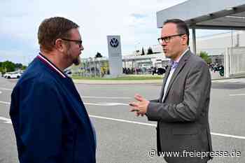 Werksbesuch bei VW Zwickau: Wirtschaftsminister Panter schlägt Taskforce vor