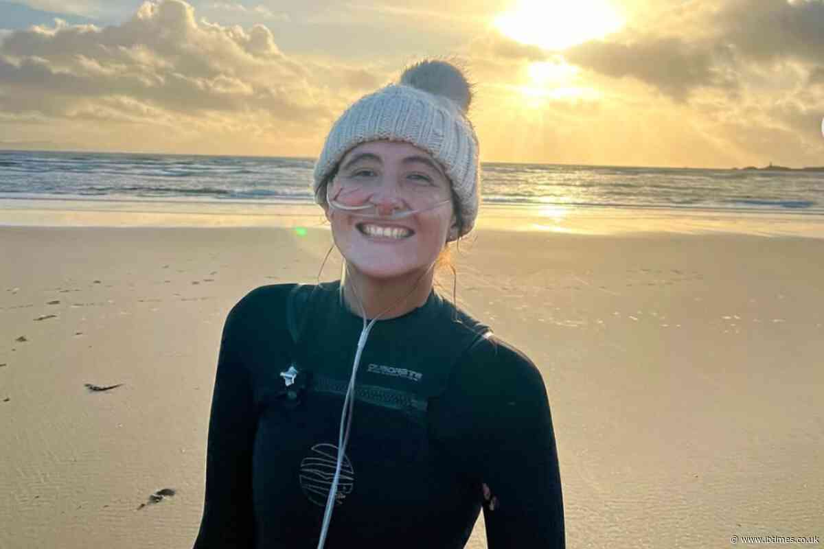 DeafBlind Woman Was Told She Couldn't Be a Doctor, Now She's Made History as Britain's First