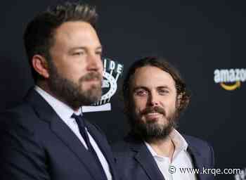 Casey Affleck reveals his and brother Ben's dad died earlier this year