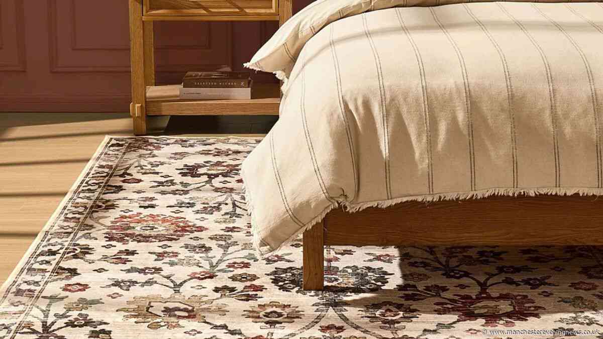 Dusk shoppers race to buy 'gorgeous' £35 traditional rug before it sells out