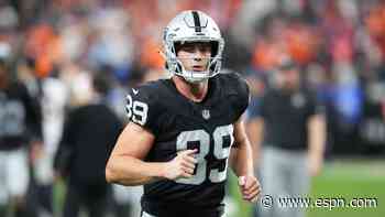Sources: Raiders' Bowers has knee procedure, out 'a game or two'